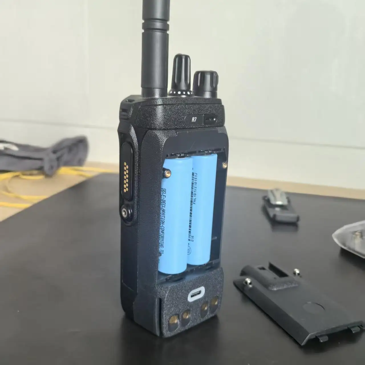 R7 Battery Compartment for Motorola Walkie Talkie Compatible with R7a PMNN4808 PMNN4809
R7 Battery Compartment for Motorola Walkie Talkie Compatible with R7a PMNN4808 PMNN4809