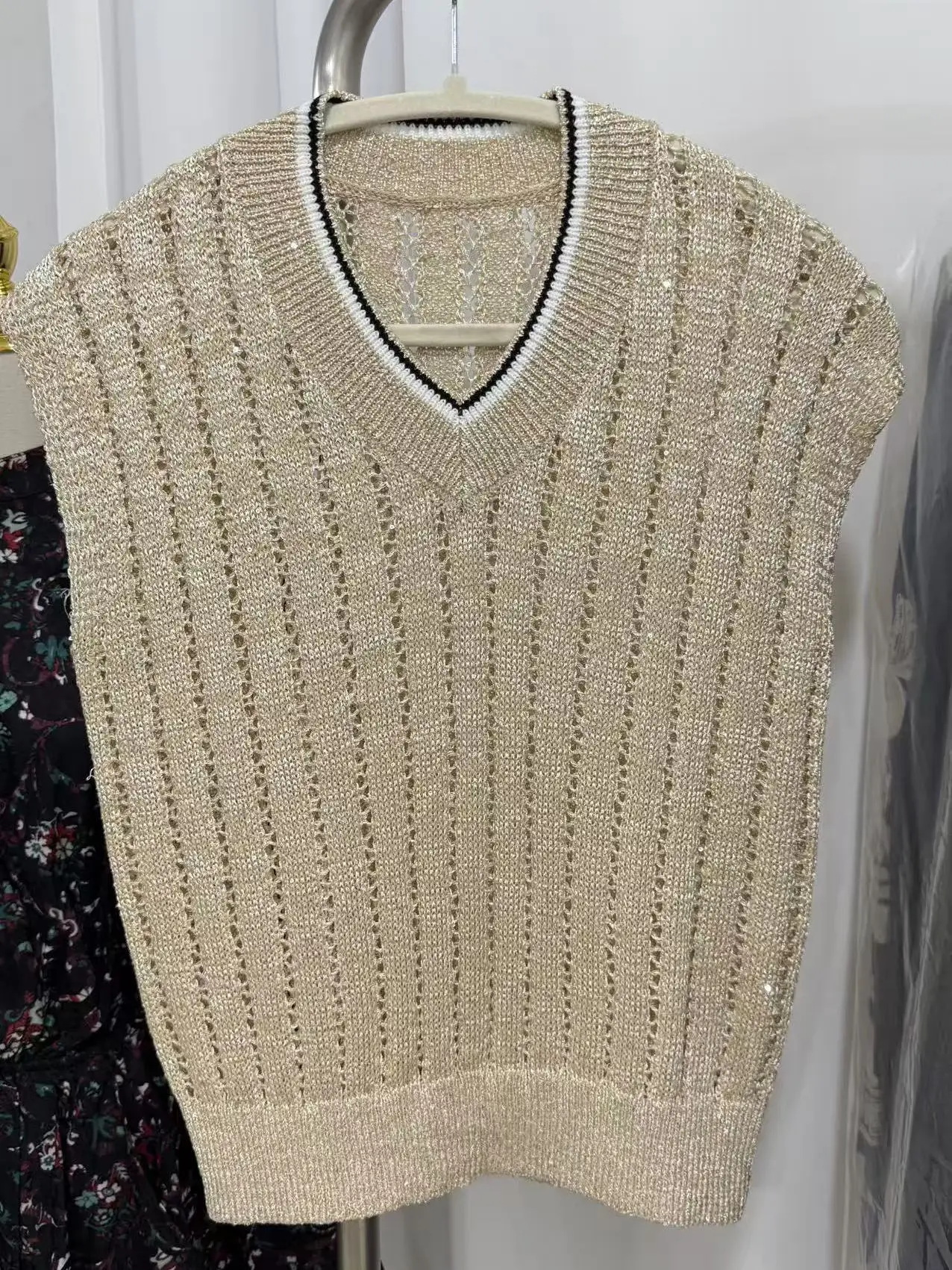 Bc2026V-Neck Breathable Hollow out Sequin Sleeveless Mesh Knitwear Short Sleeve Women's Pullover Polyester Fiber Spring 2026
Bc2026V-Neck Breathable Hollow out Sequin Sleeveless Mesh Knitwear Short Sleeve Women's Pullover Polyester Fiber Spring 2026