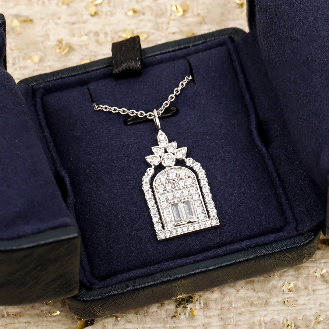 Fine Europe Brand Silver Castle Crystal Pendant Luxury 925 Silver Necklace Woman Top Quality Jewelry Trend
Fine Europe Brand Silver Castle Crystal Pendant Luxury 925 Silver Necklace Woman Top Quality Jewelry Trend