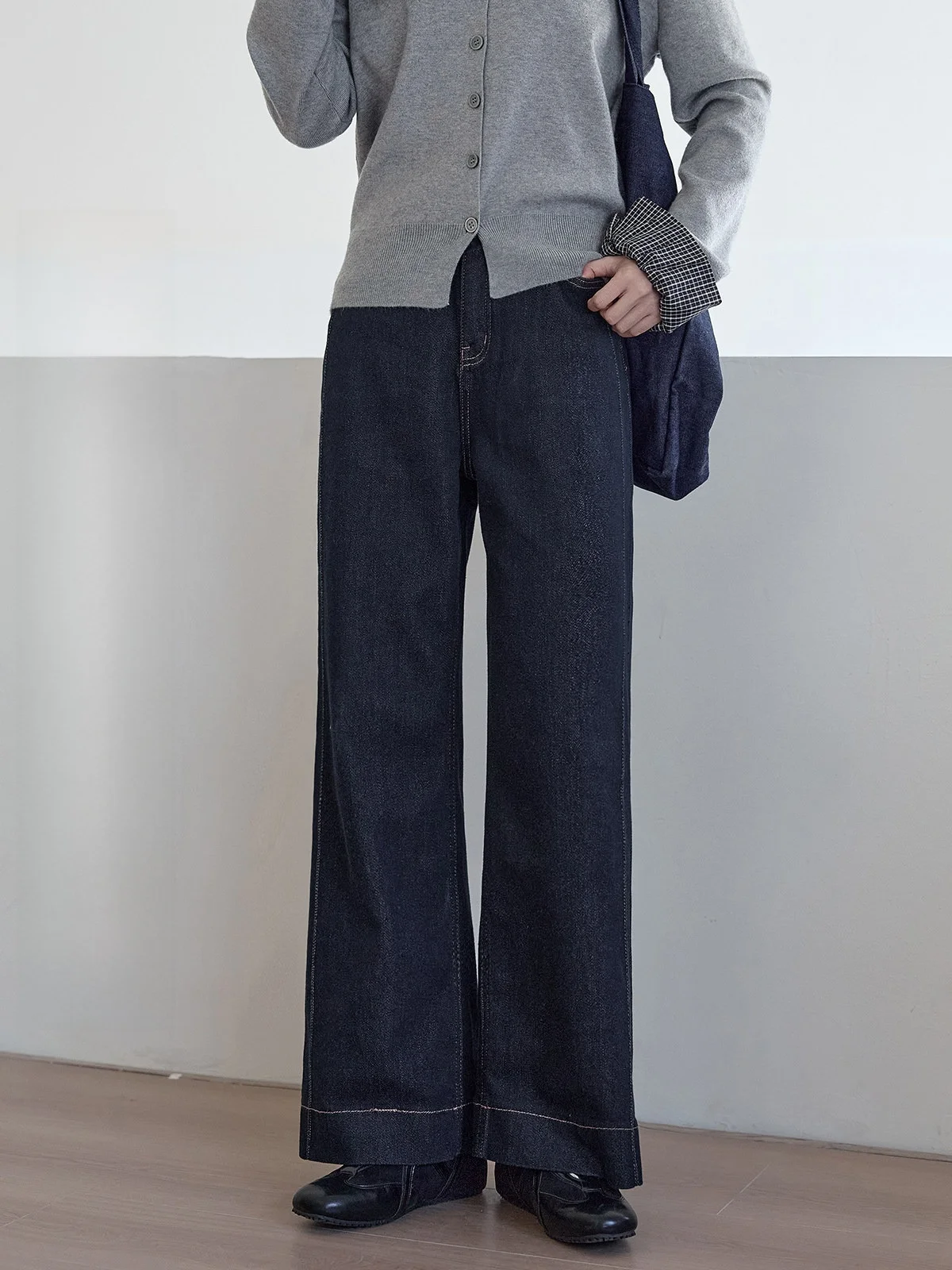 Женские джинсы Deep Blue с высокой талией, ретро-стиль, прямые, стройнящие, для повседневной носки, весна 2026, HUIXI, с декоративной тесьмой
Женские джинсы Deep Blue с высокой талией, ретро-стиль, прямые, стройнящие, для повседневной носки, весна 2026, HUIXI, с декоративной тесьмой