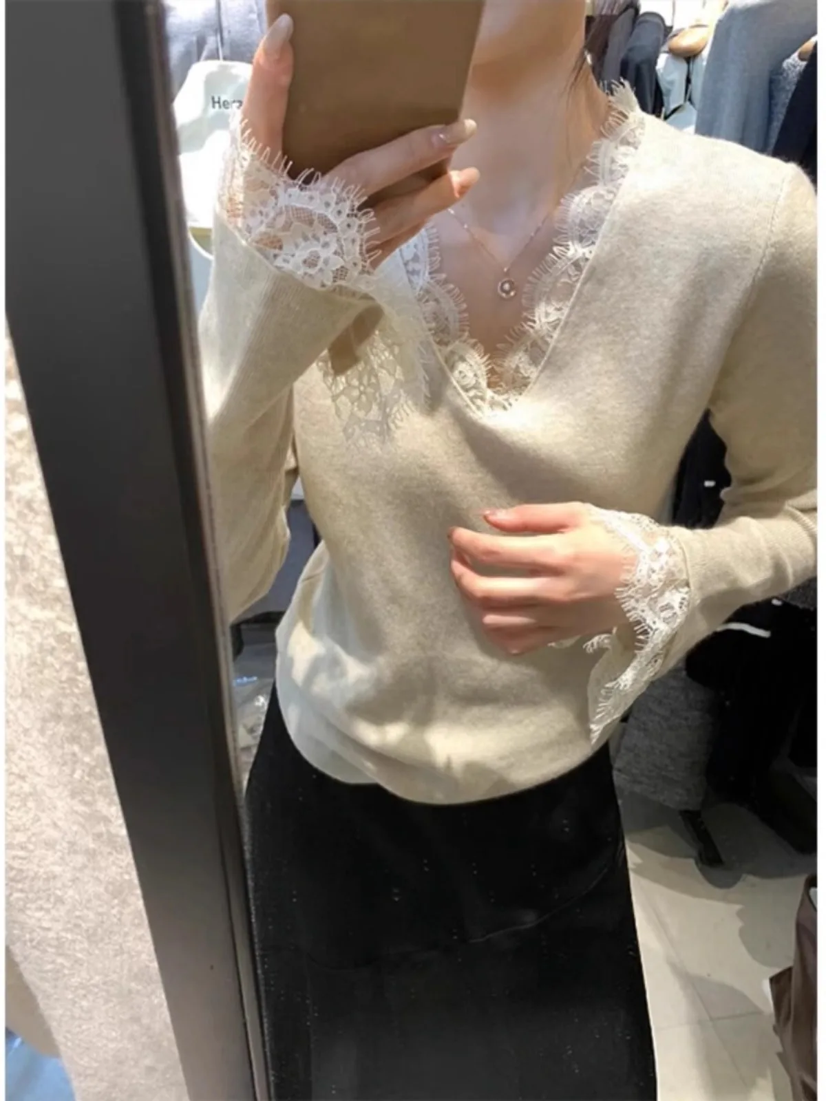Ele Lace Splice V-ne Knitted Sweater Women's Autumn Faionable Inner Wear Bell Sve Base Top French Sle Straight Cut
Ele Lace Splice V-ne Knitted Sweater Women's Autumn Faionable Inner Wear Bell Sve Base Top French Sle Straight Cut