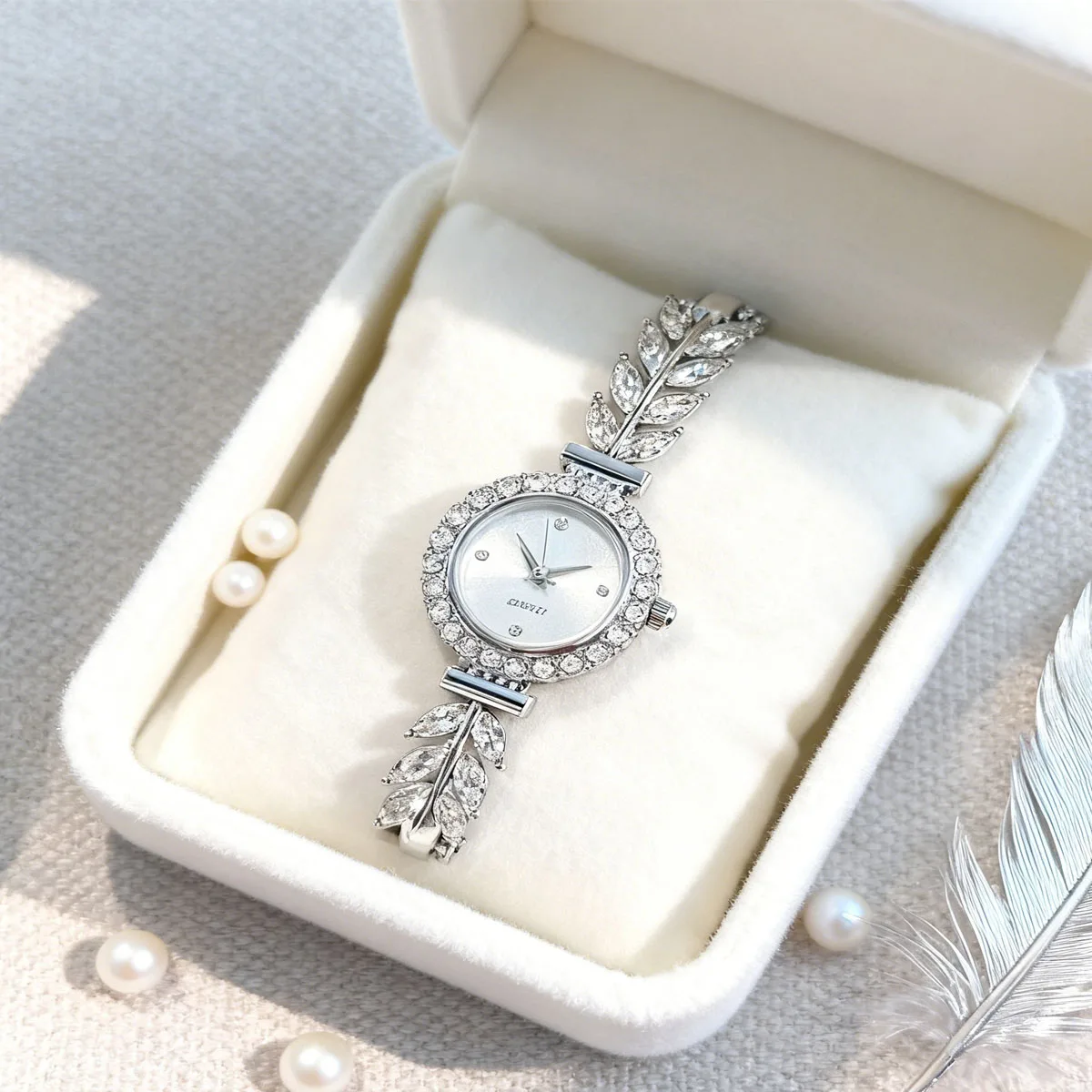 1шт-Популярный женский браслет-русалка с круглыми бриллиантами и кварцевыми часами на шнурке
1шт-Популярный женский браслет-русалка с круглыми бриллиантами и кварцевыми часами на шнурке