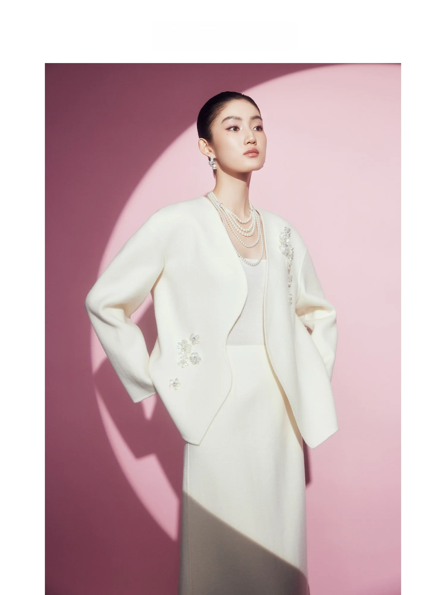 MandyZhang Double-Faced Woolen Coat Women's Korean Style Commute Pearl Embellished 100% Australian Wool Winter Jacket
MandyZhang Double-Faced Woolen Coat Women's Korean Style Commute Pearl Embellished 100% Australian Wool Winter Jacket