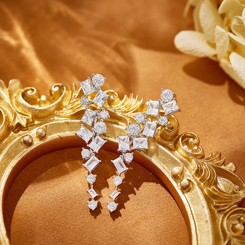 Irregular Zircon Earrings Gold-Plated Original Design High-Grade Bridal Wedding Dress
Irregular Zircon Earrings Gold-Plated Original Design High-Grade Bridal Wedding Dress