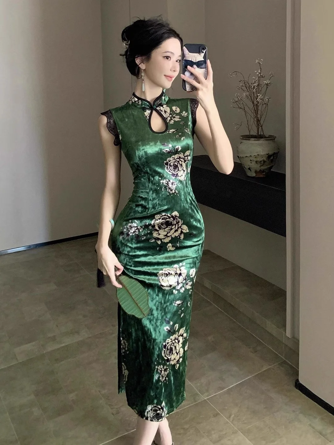 Ретро китайский бархатный ажурный облегающий костюм Dr Ele Personali с высоким разрезом миди Dr модный и красивый
Ретро китайский бархатный ажурный облегающий костюм Dr Ele Personali с высоким разрезом миди Dr модный и красивый