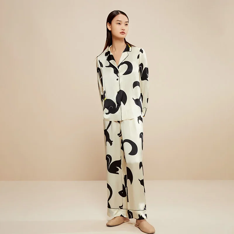 Cute Squirrel 100% Mulberry Silk Sleepwear Luxury Women's Silky Comfortable Pyjama Set Long-sleeved Female Pajamas Two-piece Set
Cute Squirrel 100% Mulberry Silk Sleepwear Luxury Women's Silky Comfortable Pyjama Set Long-sleeved Female Pajamas Two-piece Set