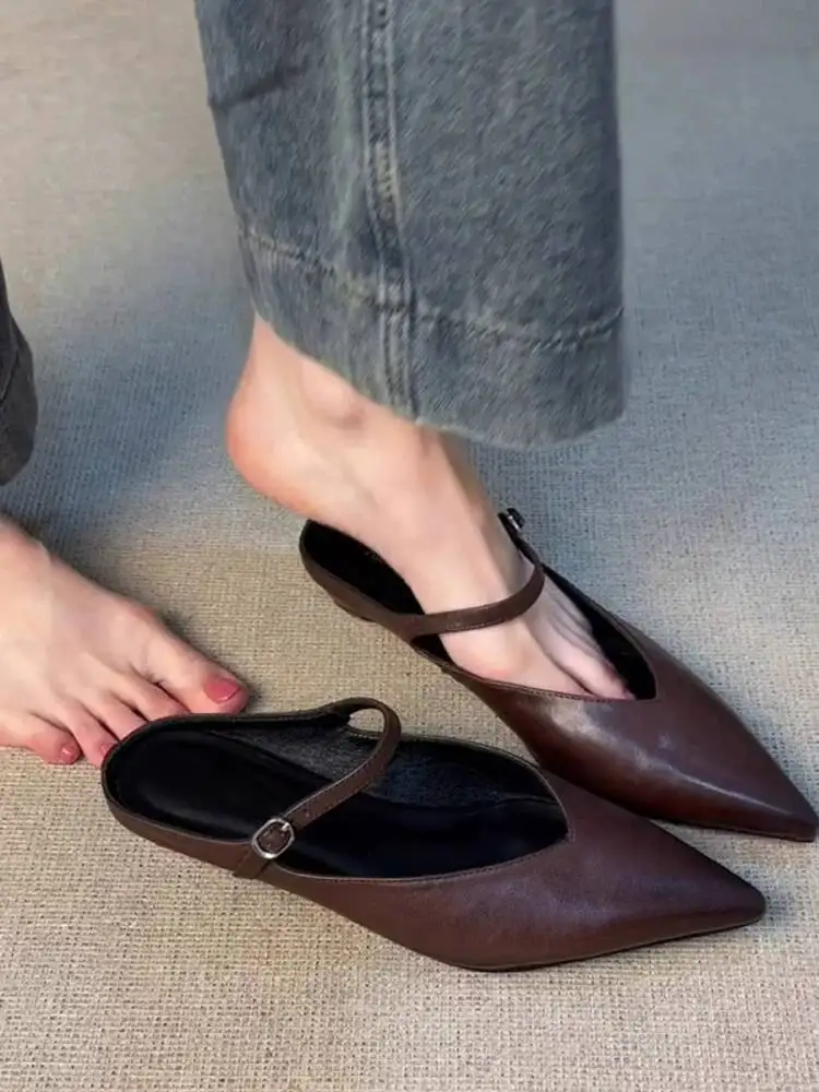 2026 New Pointed Toe Thick Sole Mule Slippers French Retro Buckle Strap Fashion Shallow Mouth Slip On Half Shoes
2026 New Pointed Toe Thick Sole Mule Slippers French Retro Buckle Strap Fashion Shallow Mouth Slip On Half Shoes