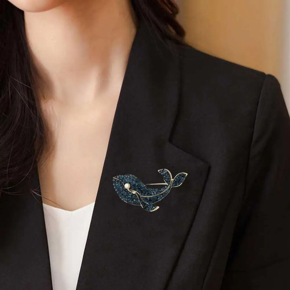 Women Brooch Sparkling Rhinestones Eye-catching Pearls Decor Whale Design Lapel Pin Sweater Holder Jewelry Accessories
Women Brooch Sparkling Rhinestones Eye-catching Pearls Decor Whale Design Lapel Pin Sweater Holder Jewelry Accessories