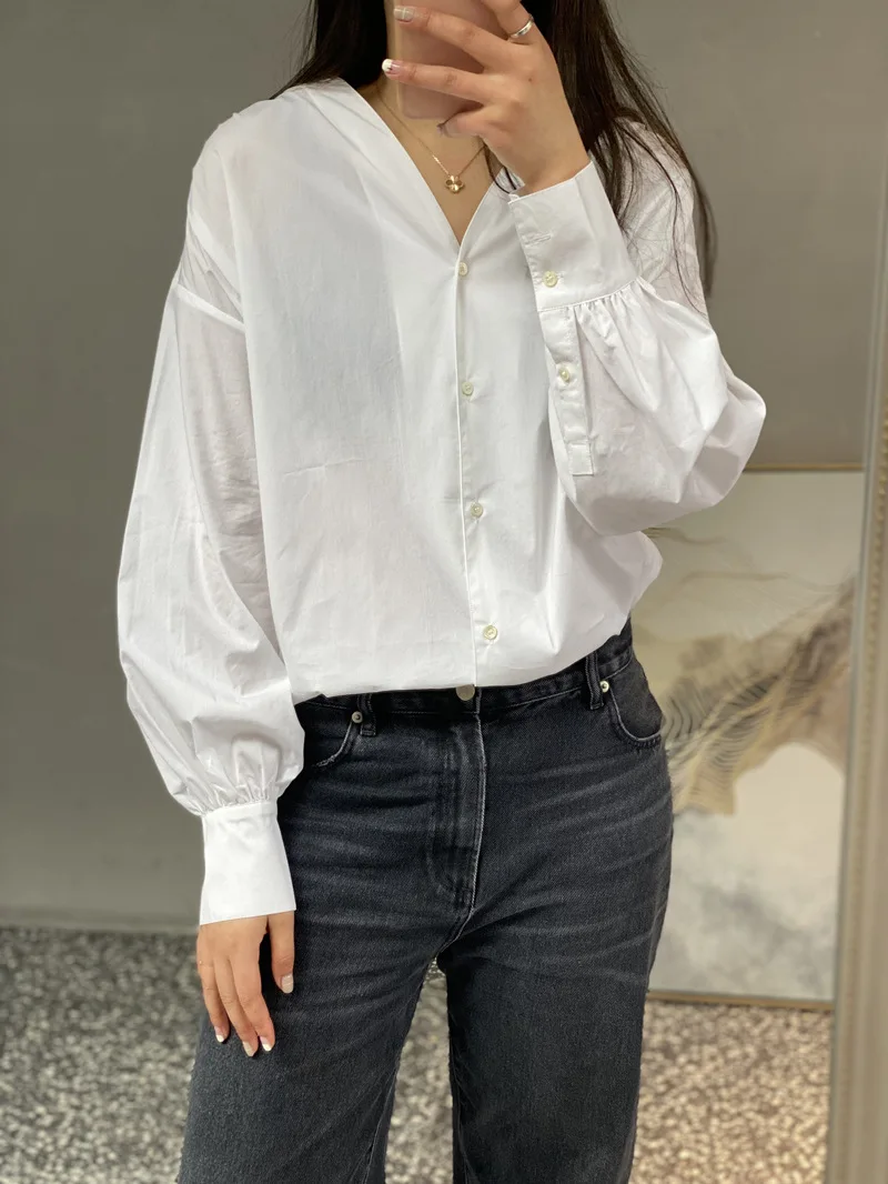 2022 Spring New White French Design Sense Niche Luxury Women's Top V-neck Puff Sleeve Long-sleeved Shirt
2022 Spring New White French Design Sense Niche Luxury Women's Top V-neck Puff Sleeve Long-sleeved Shirt
