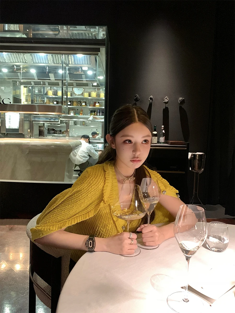 Good Morning Fan Fan Sweet Lemon Jennie Wealth Attracting Yellow Knitted Vest Cardigan White Enhancing Women's Spring Autumn Set
Good Morning Fan Fan Sweet Lemon Jennie Wealth Attracting Yellow Knitted Vest Cardigan White Enhancing Women's Spring Autumn Set