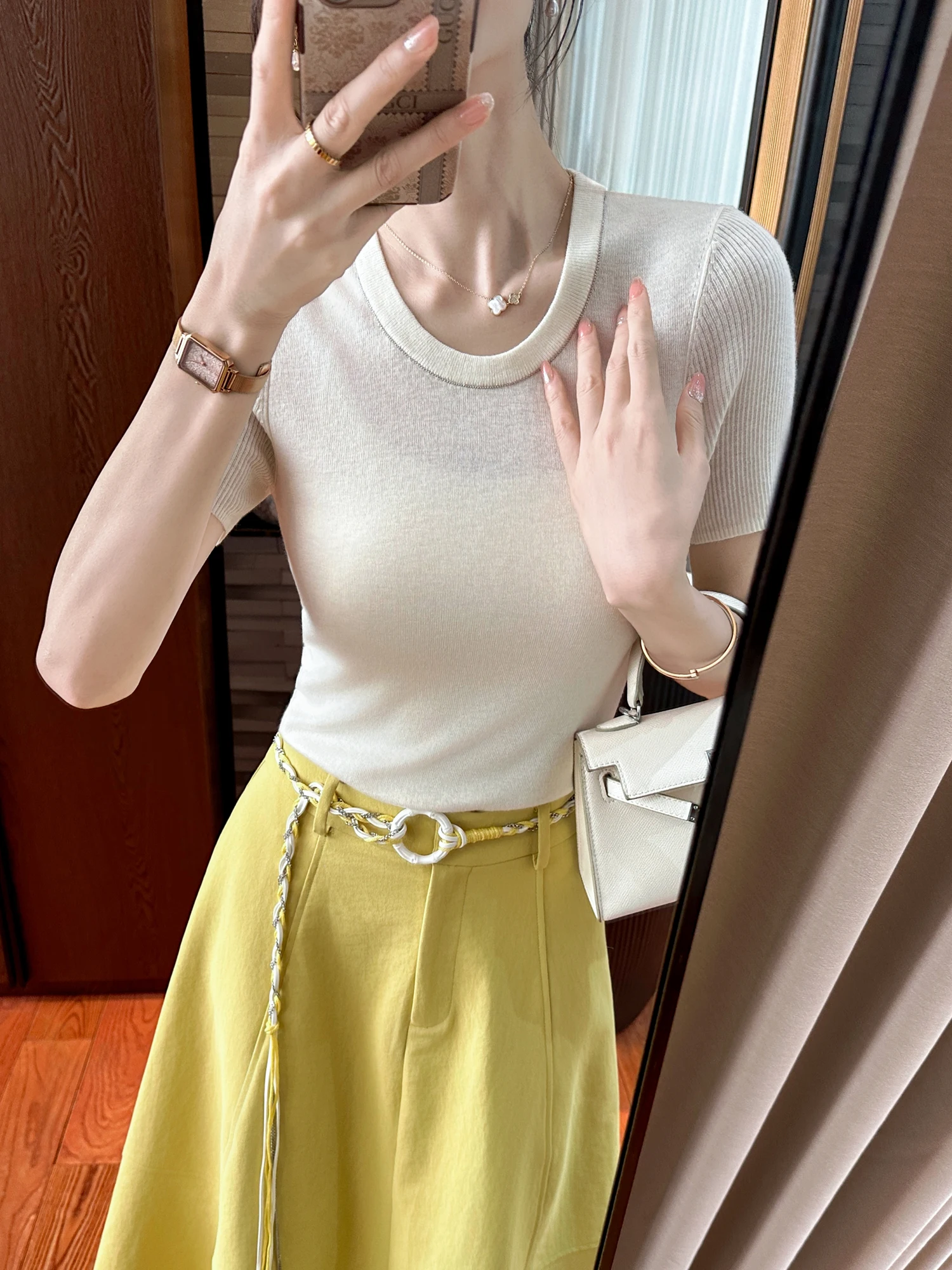 You See Basic Style U-Neck Wool Knitted Short Sleeve Top Simple And Elegant Commute Soft Bright Thread Women's Fashion
You See Basic Style U-Neck Wool Knitted Short Sleeve Top Simple And Elegant Commute Soft Bright Thread Women's Fashion