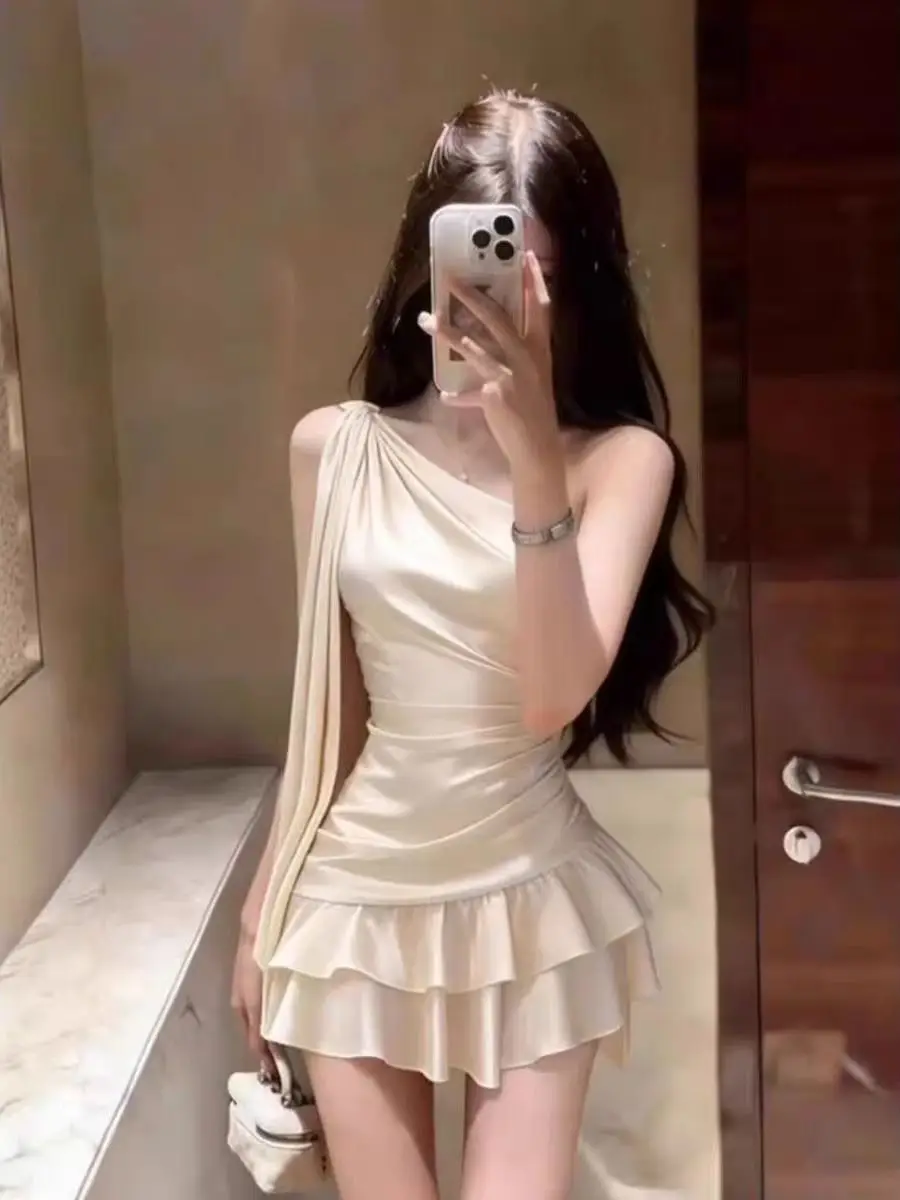 Beach Vacation Pure Desire Off-Shoulder Women's Dress Summer 2026 Waist-Cinching Short Skirt Elegant Slimming Gown
Beach Vacation Pure Desire Off-Shoulder Women's Dress Summer 2026 Waist-Cinching Short Skirt Elegant Slimming Gown