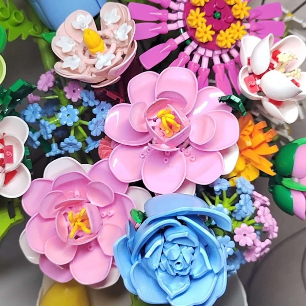 Building Blocks Romantic Rose Floral Bouquet Puzzle Bricks Toy Desktop Ornament Home Decor Ideal Gift For Birthday And Festival
Building Blocks Romantic Rose Floral Bouquet Puzzle Bricks Toy Desktop Ornament Home Decor Ideal Gift For Birthday And Festival