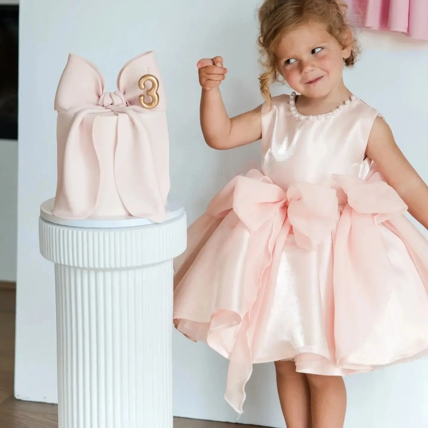 Pink Flower Girl Dresses for Wedding With Bows Pearl Knee Length Baby Girl Birthday Party Formal First Communion Gown Customized
Pink Flower Girl Dresses for Wedding With Bows Pearl Knee Length Baby Girl Birthday Party Formal First Communion Gown Customized