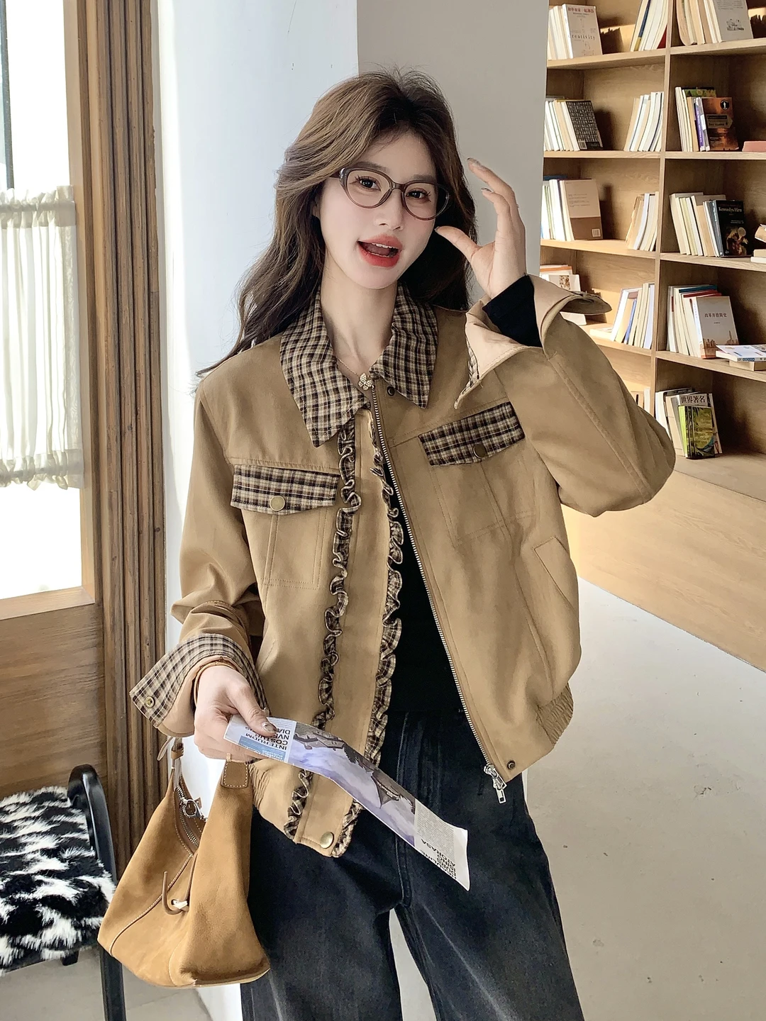 Retro Coffee Color Plaid Splicing Earlet Lace Jaet Women's ort Sle Spring Autumn New Super Beautiful Fake Two-Piece Coat
Retro Coffee Color Plaid Splicing Earlet Lace Jaet Women's ort Sle Spring Autumn New Super Beautiful Fake Two-Piece Coat
