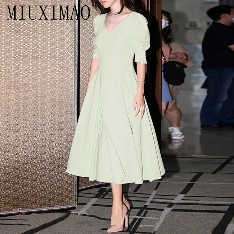 MIUXIMAO 2023 High Quality Spring&Summer Elegant Dress Short Sleeve V-Neck Solid Fashion Long Dress Women Vestides
MIUXIMAO 2023 High Quality Spring&Summer Elegant Dress Short Sleeve V-Neck Solid Fashion Long Dress Women Vestides