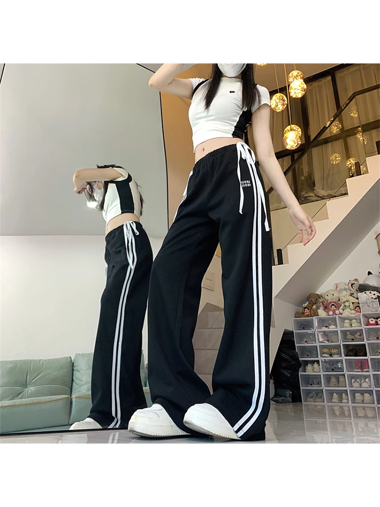 Women's Black Gothic Sweatpants Y2k Emo 2000s Pants Streetwear Vintage High Waist Trousers Harajuku Wide Pants Aesthetic Clothes
Women's Black Gothic Sweatpants Y2k Emo 2000s Pants Streetwear Vintage High Waist Trousers Harajuku Wide Pants Aesthetic Clothes