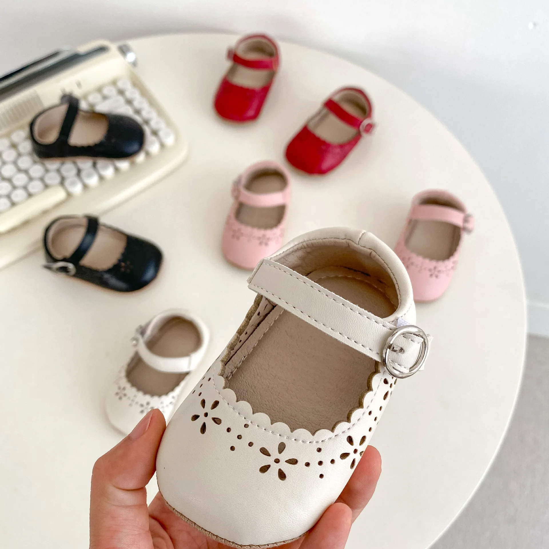 2026 All Season Baby Girl Mary Jane Shoes with Cut-Out Design Soft Sole Infant Crib Shoes for First Walkers Casual Wear
2026 All Season Baby Girl Mary Jane Shoes with Cut-Out Design Soft Sole Infant Crib Shoes for First Walkers Casual Wear
