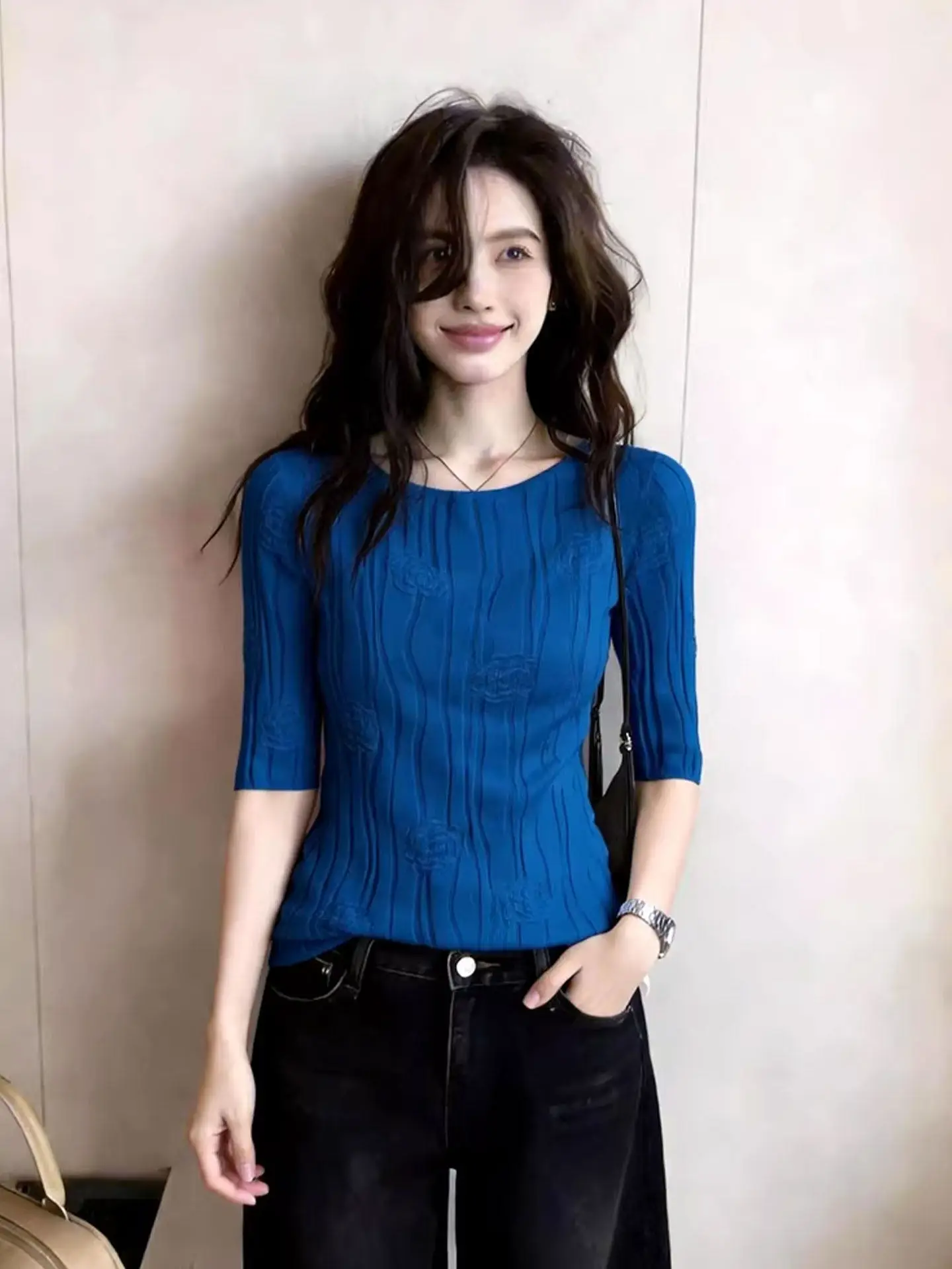 Korean Style Slim Fit round Neck T-Shirt Fashionable Elegant Summer Top Commute Wind Regular Sleeve Length Other Material
Korean Style Slim Fit round Neck T-Shirt Fashionable Elegant Summer Top Commute Wind Regular Sleeve Length Other Material