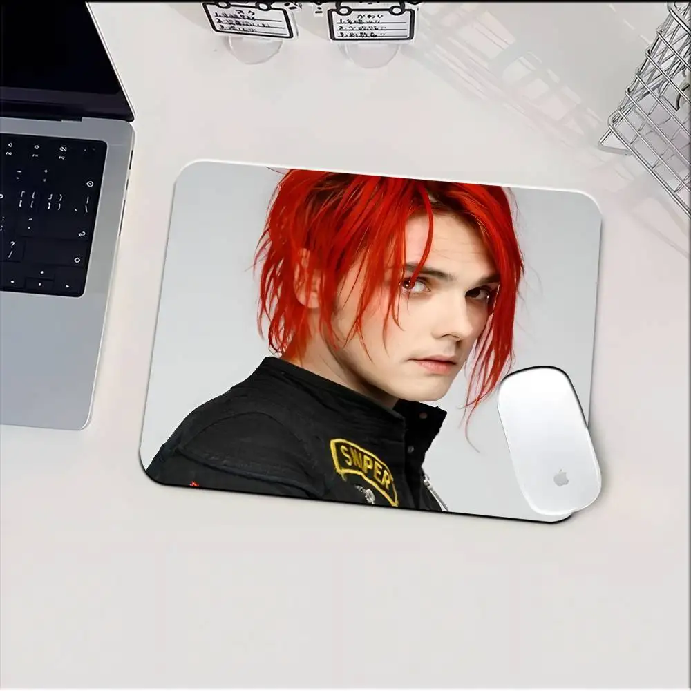 Rock Band My C-Chemical Romance MCR G-gerard Way Small LockEdge Mouse Pad For Gamers Computer Pad Rectangular Anti-slip Rubber
Rock Band My C-Chemical Romance MCR G-gerard Way Small LockEdge Mouse Pad For Gamers Computer Pad Rectangular Anti-slip Rubber