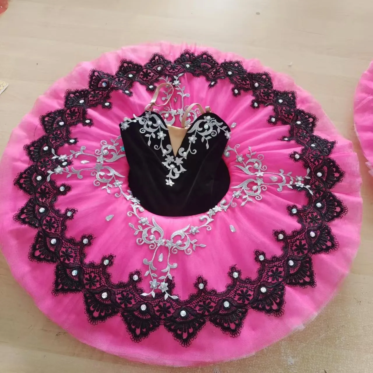 Ballet Tutu Skirt Adult Professional Dance Dress Rose Competition Ballet Puff Skirt Children's Ballet Dress For Girls
Ballet Tutu Skirt Adult Professional Dance Dress Rose Competition Ballet Puff Skirt Children's Ballet Dress For Girls