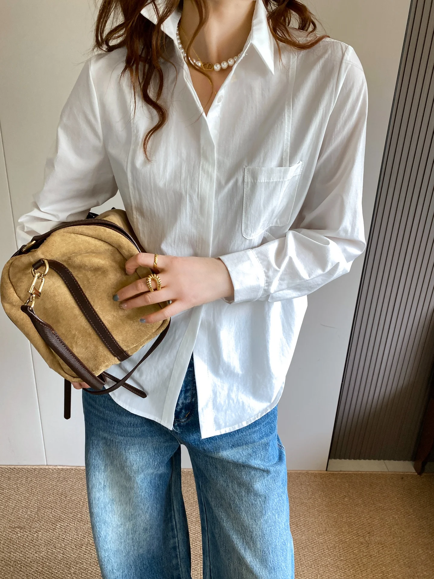 Ele White Long Sve Повседневная свободная женская одежда с весенним дизайном для поездок на работу Дышащая удобная модная деталь на пуговицах
Ele White Long Sve Повседневная свободная женская одежда с весенним дизайном для поездок на работу Дышащая удобная модная деталь на пуговицах