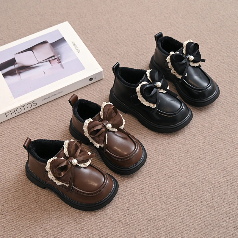 Girls' little leather shoes 2025 New style Bow British style fleece warm, versatile and comfortable princess shoes
Girls' little leather shoes 2025 New style Bow British style fleece warm, versatile and comfortable princess shoes