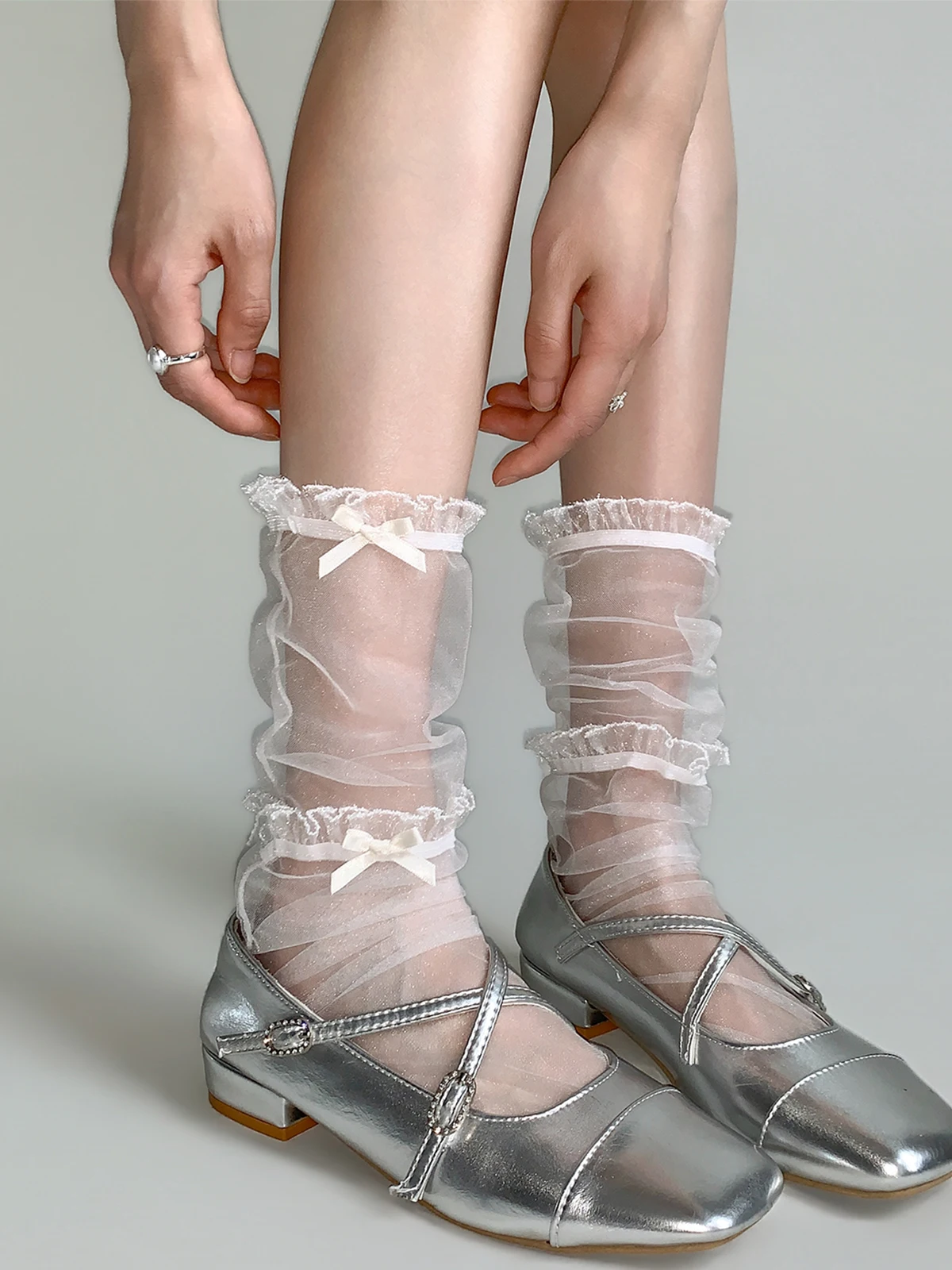Elegant Nighttime Study Glass Silk Stockings Women's Mid-Calf Socks Spring Style Ballet Flounce Knot Bulk White Lace Trim
Elegant Nighttime Study Glass Silk Stockings Women's Mid-Calf Socks Spring Style Ballet Flounce Knot Bulk White Lace Trim