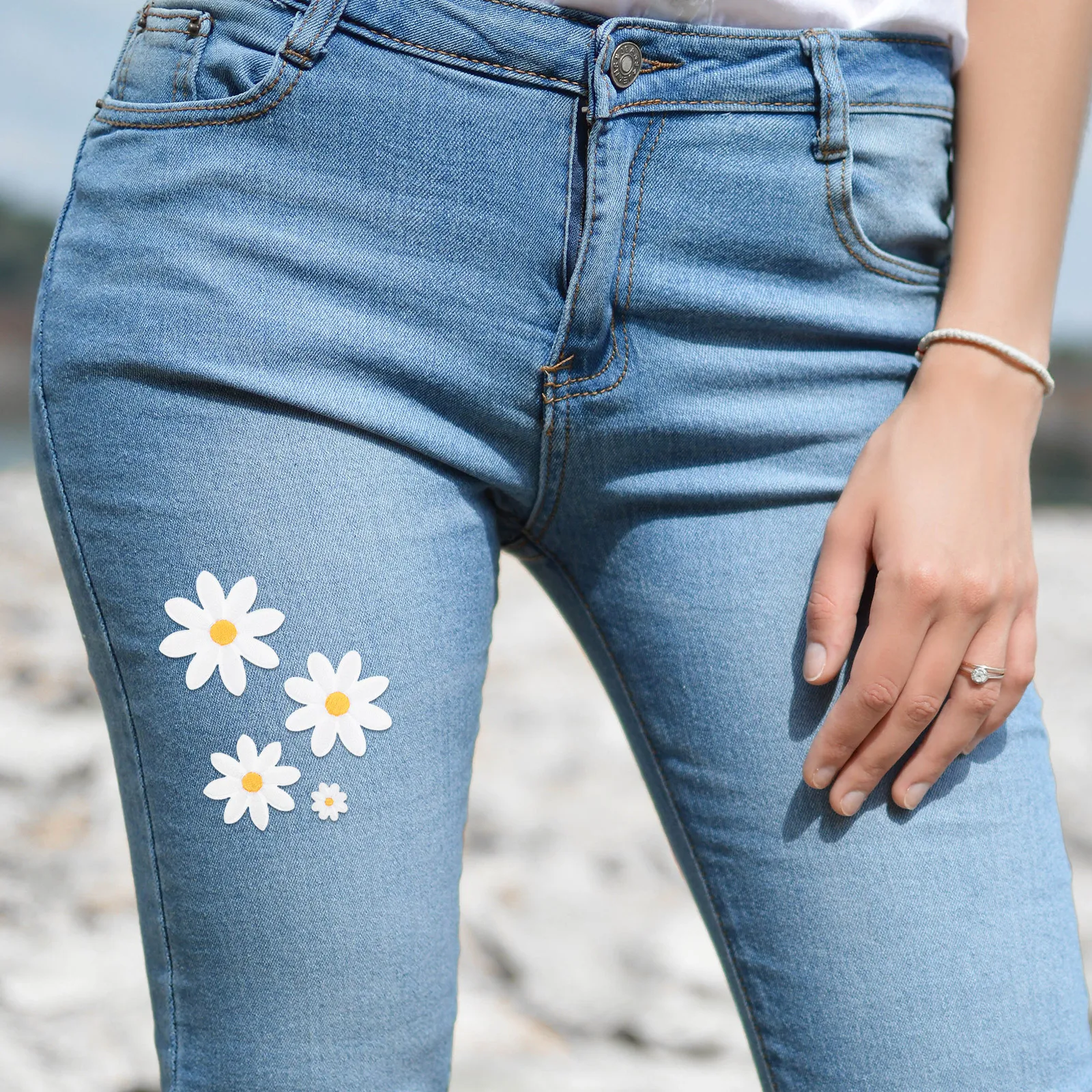 40pcs Embroidered Cloth Patches Iron Appliques Fabric Daisy Patches for Clothes DIY Sewing Projects PHONE CASE DECORATION Heat
40pcs Embroidered Cloth Patches Iron Appliques Fabric Daisy Patches for Clothes DIY Sewing Projects PHONE CASE DECORATION Heat
