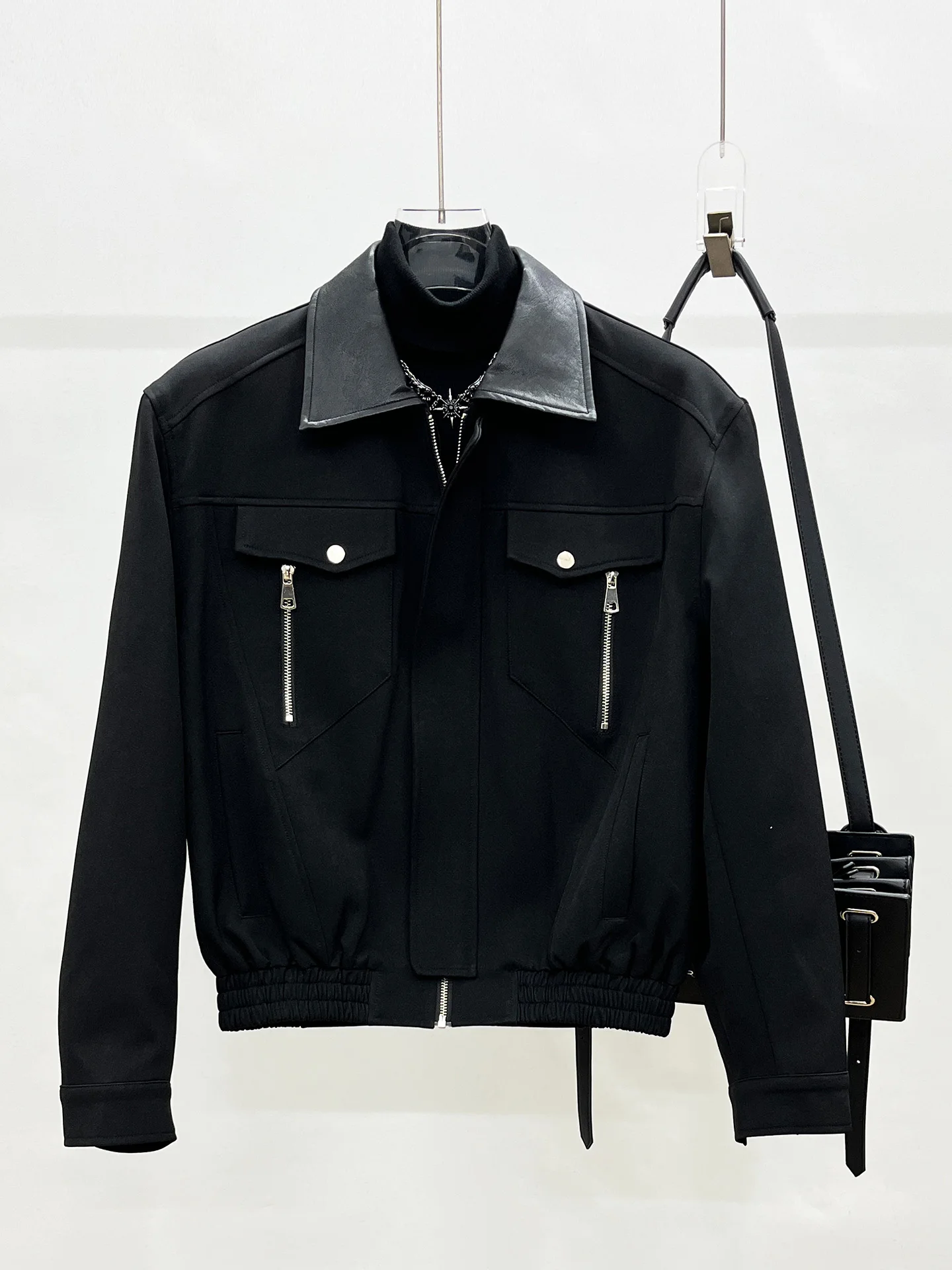 Casual Sle Men's ort Leather Jaet Autumn Winter Original Design Loose oulder Pad Faion Outerwear Zipper Decoration
Casual Sle Men's ort Leather Jaet Autumn Winter Original Design Loose oulder Pad Faion Outerwear Zipper Decoration