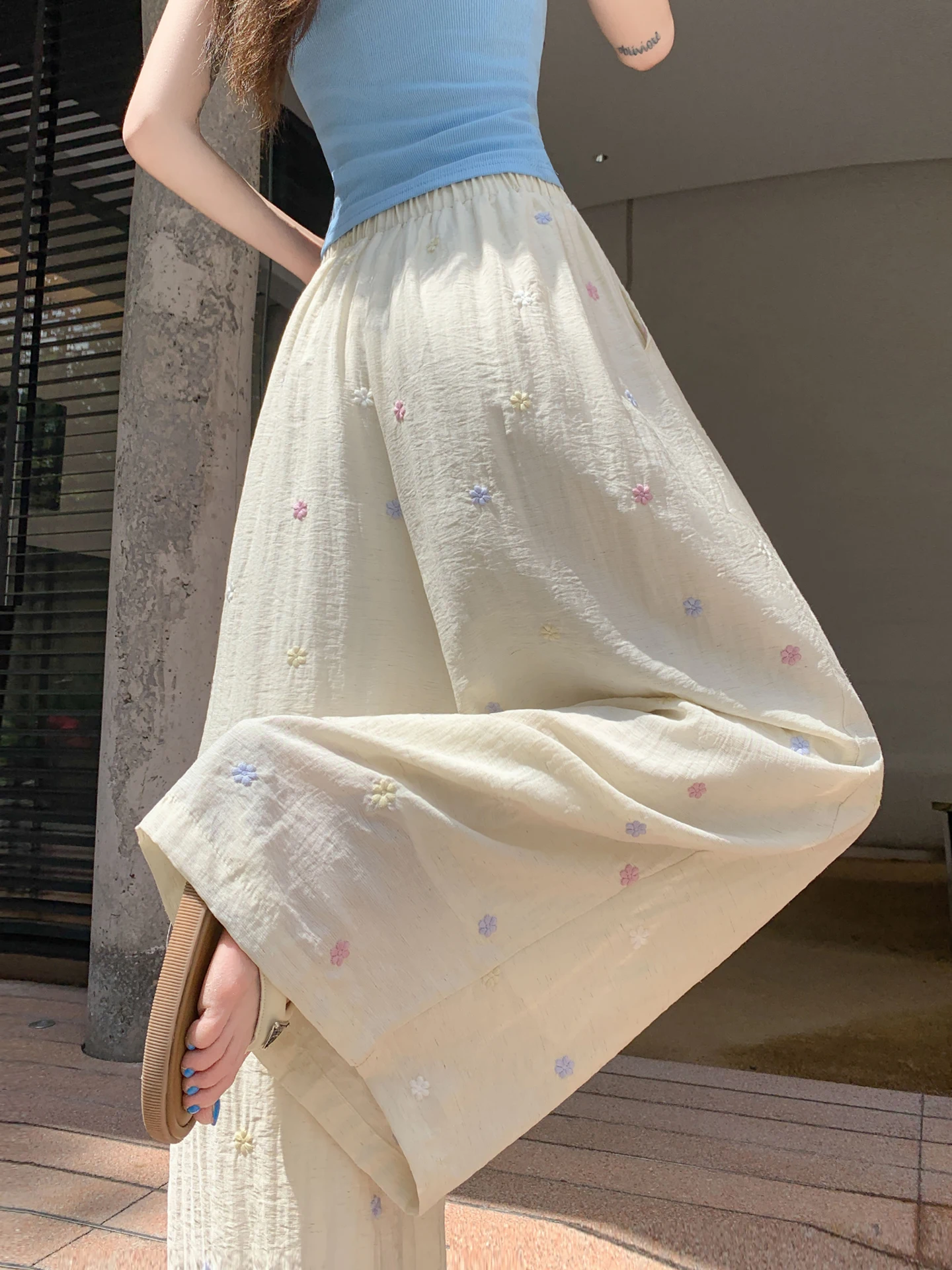 Ice Silk Quick Dry Wide Leg Pants Women Summer Thin High Waist Slimming Flower Embroidery Straight Casual Pants Skirt
Ice Silk Quick Dry Wide Leg Pants Women Summer Thin High Waist Slimming Flower Embroidery Straight Casual Pants Skirt