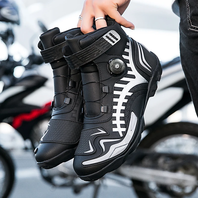 Мотоботы для мужчин и женщин, мотоциклетные ботинки для езды, обувь для чопперов, круизеров, туристических поездок, мотокросса, защитная обувь для мотоциклов.
Мотоботы для мужчин и женщин, мотоциклетные ботинки для езды, обувь для чопперов, круизеров, туристических поездок, мотокросса, защитная обувь для мотоциклов.