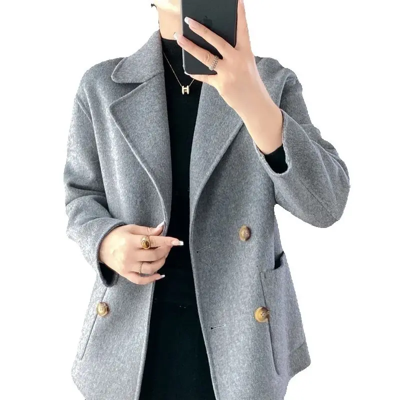 Осенне-зимние шерстяные пальто, женские свободные двусторонние шерстяные куртки, корейские элегантные женские короткие пальто, новинка 2025, верхняя одежда
Осенне-зимние шерстяные пальто, женские свободные двусторонние шерстяные куртки, корейские элегантные женские короткие пальто, новинка 2025, верхняя одежда