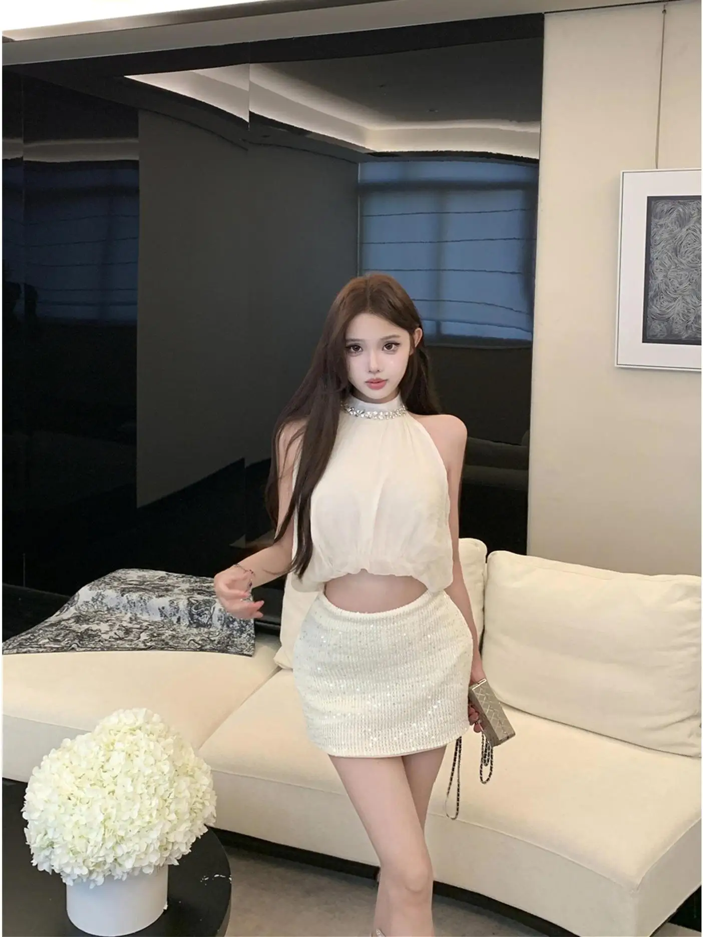Sexy Girl Summer 2026 New Style Hanging Neck Flower Bud Vest Low Waist Sequin Half Skirt Two Piece Set Women's Fashion Ensemble
Sexy Girl Summer 2026 New Style Hanging Neck Flower Bud Vest Low Waist Sequin Half Skirt Two Piece Set Women's Fashion Ensemble