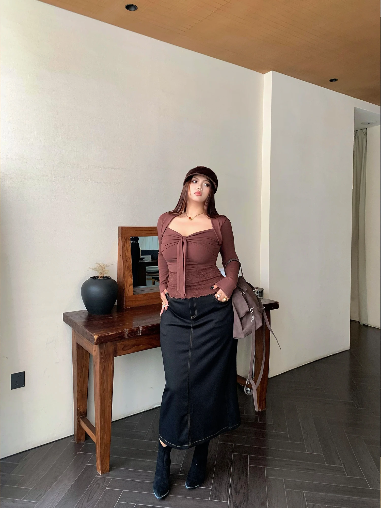 Джинсовая юбка А-силуэта с высокой талией для женщин, винтажный дизайн с разрезом, большие размеры, эффект похудения, повседневная, из полиэфирного волокна, на молнии
Джинсовая юбка А-силуэта с высокой талией для женщин, винтажный дизайн с разрезом, большие размеры, эффект похудения, повседневная, из полиэфирного волокна, на молнии