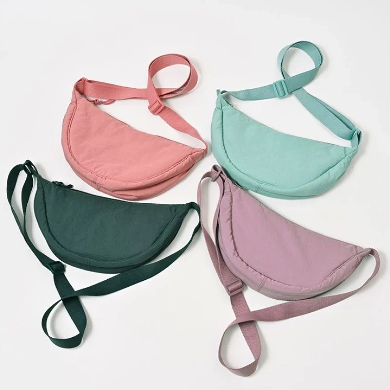 Простые женские сумки на плечо Hobos, повседневная уличная сумка для телефона, сумки для девочек, однотонная нейлоновая женская дорожная сумка через плечо
Простые женские сумки на плечо Hobos, повседневная уличная сумка для телефона, сумки для девочек, однотонная нейлоновая женская дорожная сумка через плечо