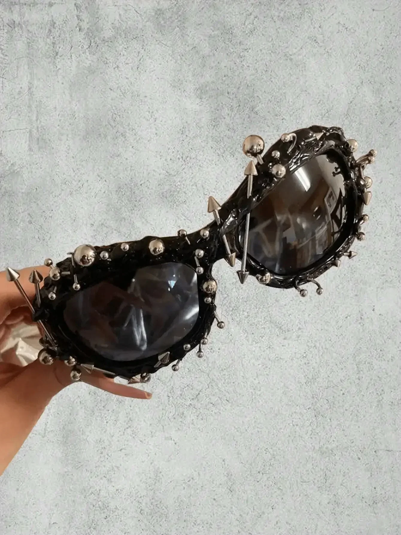 1pc Cyberpunk Rivet Drop Glue Fashion Glasses, Metal Accessories, Avant-Garde Personalized, Y2K Men's Glasses Suitable For Daily
1pc Cyberpunk Rivet Drop Glue Fashion Glasses, Metal Accessories, Avant-Garde Personalized, Y2K Men's Glasses Suitable For Daily