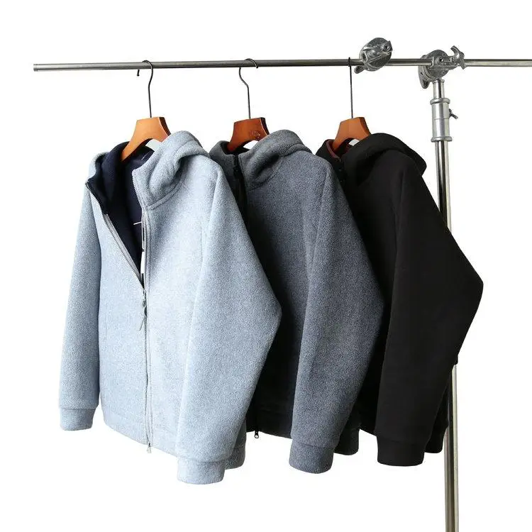 Thiened Men's Fce Jaet with Hood Warm Polyester Fiber Stand Version Faion Urban Sle Long Sve Zipper Closure
Thiened Men's Fce Jaet with Hood Warm Polyester Fiber Stand Version Faion Urban Sle Long Sve Zipper Closure