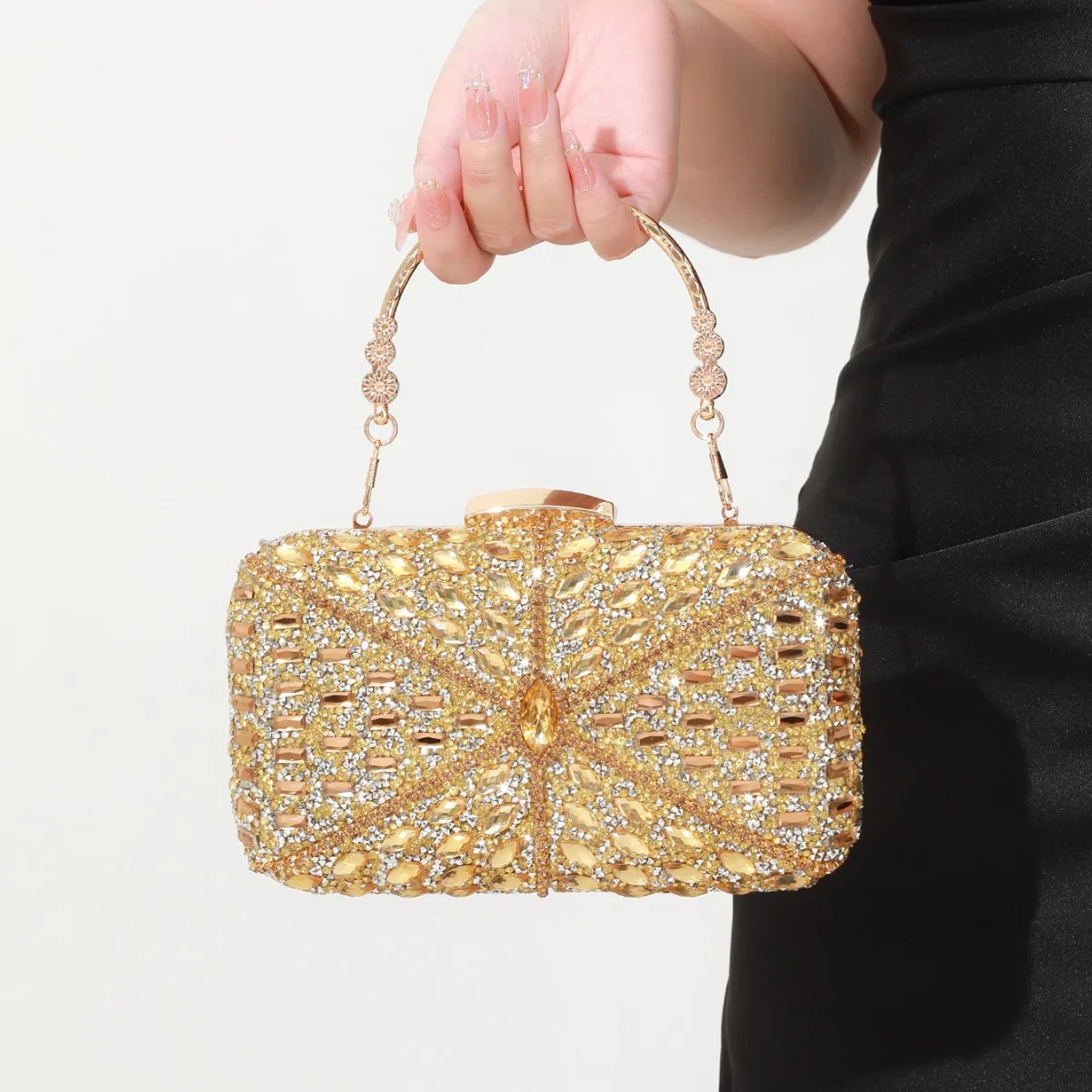 with diamonds, niche design, celebrity temperament, banquet with diamonds, messenger, portable dinner bag
with diamonds, niche design, celebrity temperament, banquet with diamonds, messenger, portable dinner bag