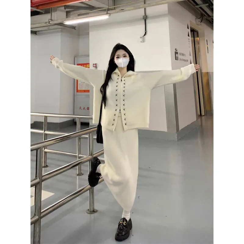 Double Zipper Long Sleeved Knitted Sweater Long Skirt for Women in Autumn and Winter
Double Zipper Long Sleeved Knitted Sweater Long Skirt for Women in Autumn and Winter