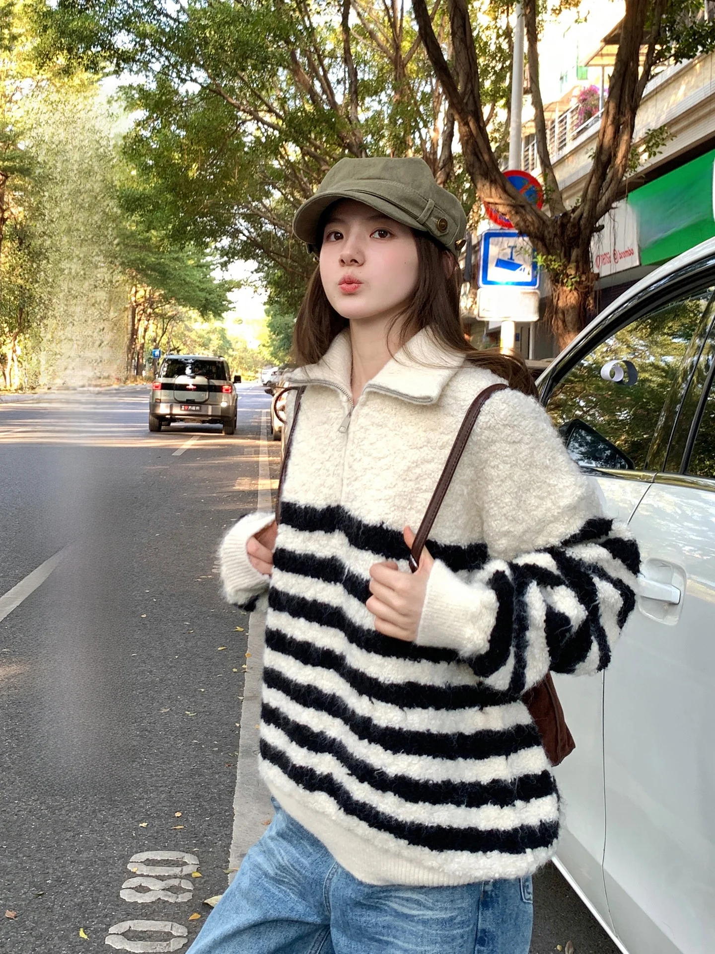 Женский вязаный свитер в полоску с высоким воротником, свободный крой, на молнии, в стиле «ленивый шик», с принтом «Кролик-сироп», комфортный, зимний...
Женский вязаный свитер в полоску с высоким воротником, свободный крой, на молнии, в стиле «ленивый шик», с принтом «Кролик-сироп», комфортный, зимний...