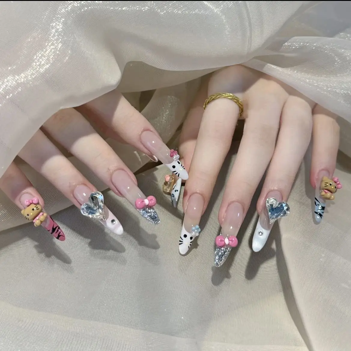 Sanrio Hello Kitty Cartoon Cute Girl Hand drawn Wearing Nail Creative Kawaii French Glitter Bow Nail Patch Gift Wholesale
Sanrio Hello Kitty Cartoon Cute Girl Hand drawn Wearing Nail Creative Kawaii French Glitter Bow Nail Patch Gift Wholesale
