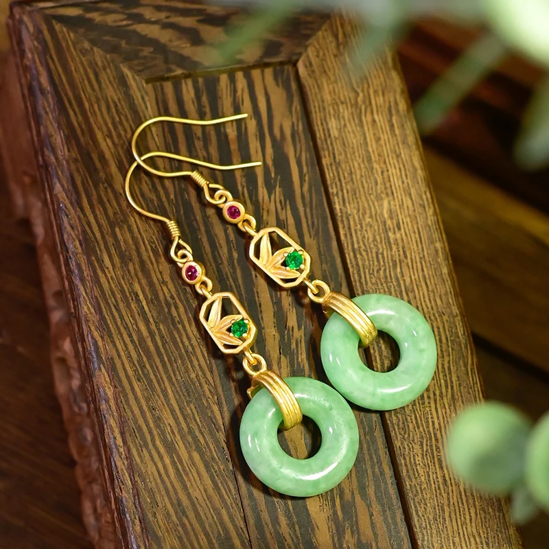Natural A-grade Jade Donut Earrings S925 Sterling Silver Gold-plated Retro Bamboo Earrings Chinese Style
Natural A-grade Jade Donut Earrings S925 Sterling Silver Gold-plated Retro Bamboo Earrings Chinese Style