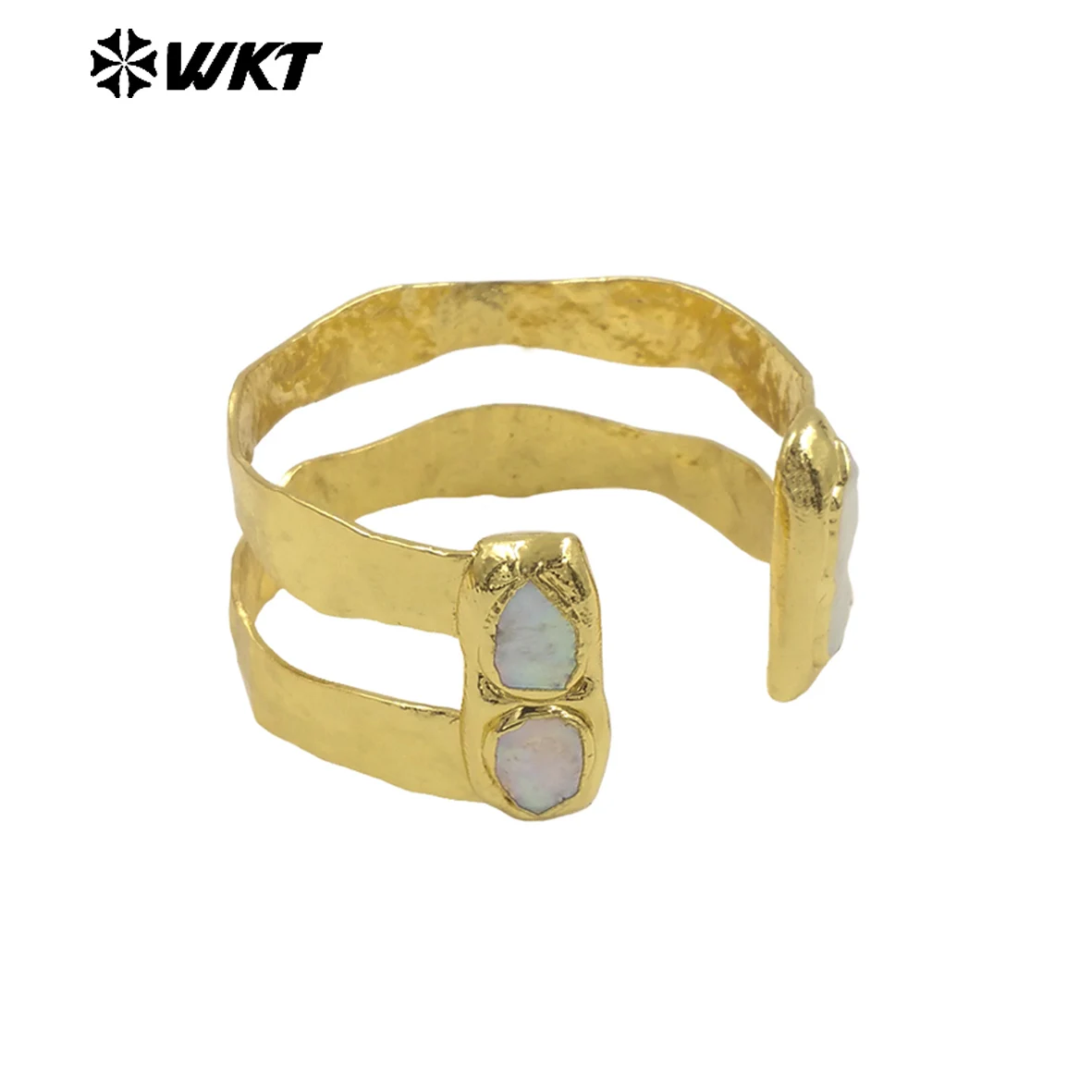 WT-B656 New Latest Style Natural Pearl And Stone 18K Gold Hollow Fashionable Design Bangle For Unisex Fine Decorated
WT-B656 New Latest Style Natural Pearl And Stone 18K Gold Hollow Fashionable Design Bangle For Unisex Fine Decorated