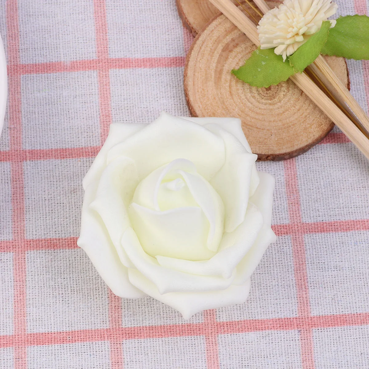 100pcs Decor Rose Decor Flower Head Rose Heads Realistic Decorations Wedding Party Toss Reusable Foam FlowersRose
100pcs Decor Rose Decor Flower Head Rose Heads Realistic Decorations Wedding Party Toss Reusable Foam FlowersRose