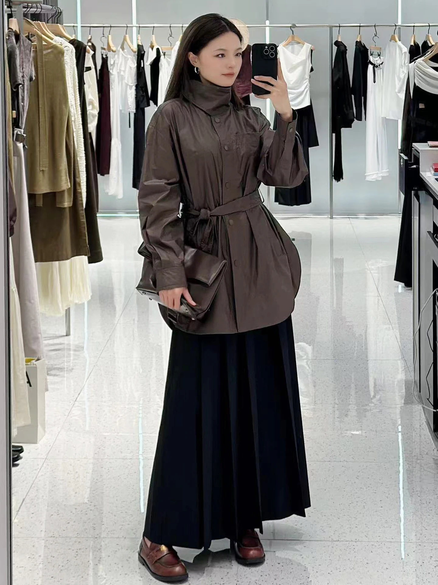 High-End Women's Autumnal Waistcoat Design Sensation Stand Collar Belted Midi Length Windbreaker Jaet Commute Sle Stan...
High-End Women's Autumnal Waistcoat Design Sensation Stand Collar Belted Midi Length Windbreaker Jaet Commute Sle Stan...