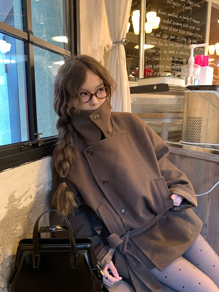 Huanghuang Home Winter 2025 Women's Casual Brown Felted Woolen Suit Coat with Belt High Waist pe Regular Sve Length Long
Huanghuang Home Winter 2025 Women's Casual Brown Felted Woolen Suit Coat with Belt High Waist pe Regular Sve Length Long