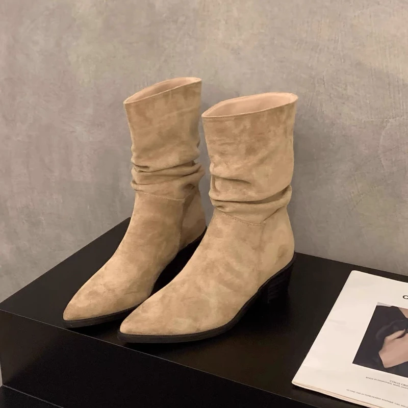 2025 замшевые женские простые и высококачественные женские ботинки на каблуке с острым носком, зимние простые и модные ботинки на высоком каблуке
2025 замшевые женские простые и высококачественные женские ботинки на каблуке с острым носком, зимние простые и модные ботинки на высоком каблуке