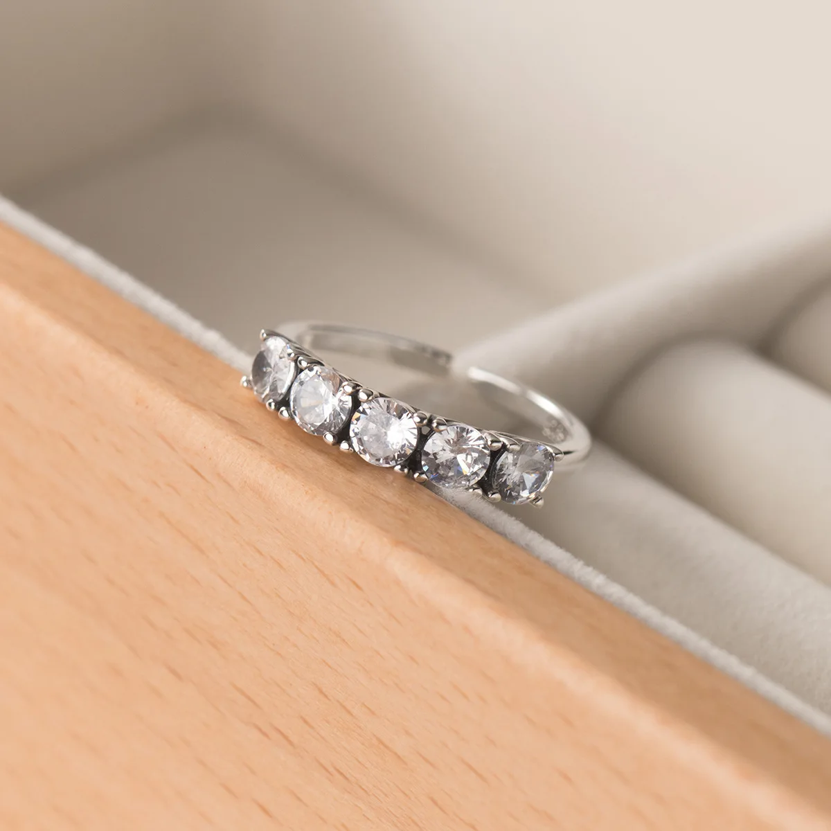 Fashion Quality New In 925 Sterling Silver Black White Zircon Adjustable Rings For Women Wedding Accessories Wholesale Jewellery
Fashion Quality New In 925 Sterling Silver Black White Zircon Adjustable Rings For Women Wedding Accessories Wholesale Jewellery