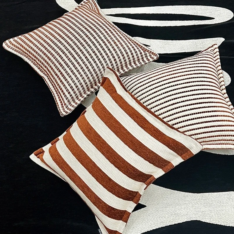 Retro Reddish Brown Striped Cushion Cover Chenille Texture Jacquard Pillow Cover Decorative Modern Luxury Home Decor Pillow Case
Retro Reddish Brown Striped Cushion Cover Chenille Texture Jacquard Pillow Cover Decorative Modern Luxury Home Decor Pillow Case
